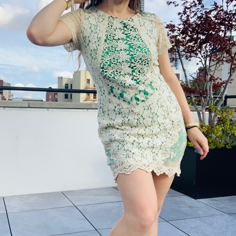 Anthro Champagne & Strawberry Ivory lace Emerald - Picture 11 of 16
